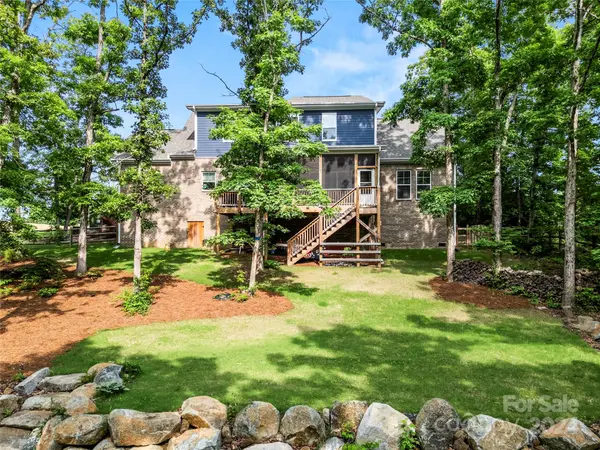 572 Highland Ridge PT, Lake Wylie, SC 29710