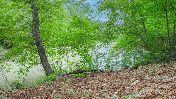 6688 Emerald Isle DR, Sherrills Ford, NC 28673