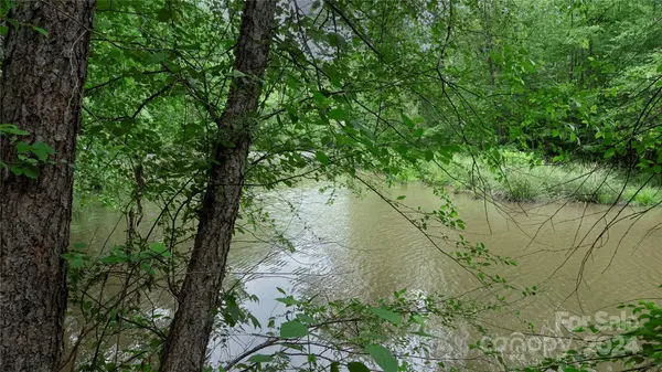 6688 Emerald Isle DR, Sherrills Ford, NC 28673