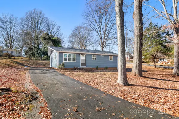 32 Ervin AVE, Newton, NC 28658