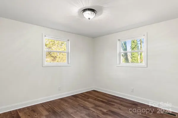 32 Ervin AVE, Newton, NC 28658