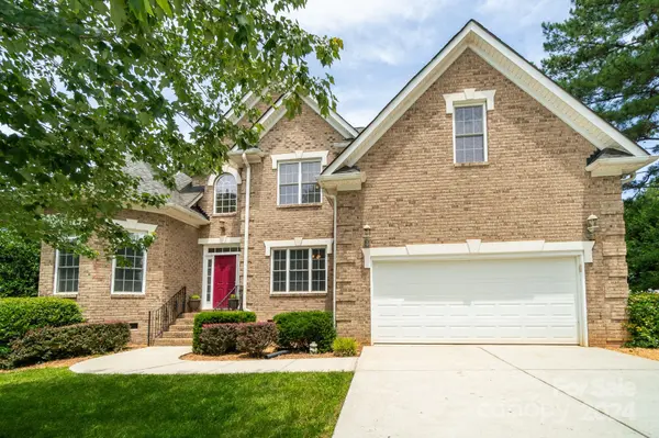 106 Honeysuckle Creek LOOP, Mooresville, NC 28117