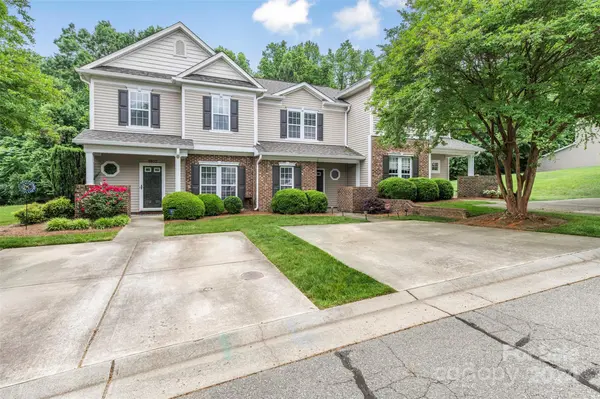 5810 Fox Ridge LN, Winston Salem, NC 27104