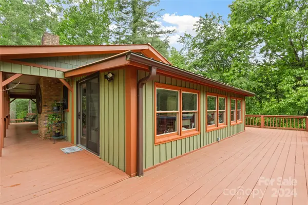 200 River Ridge DR, Burnsville, NC 28714