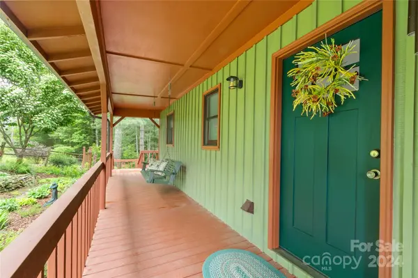 200 River Ridge DR, Burnsville, NC 28714