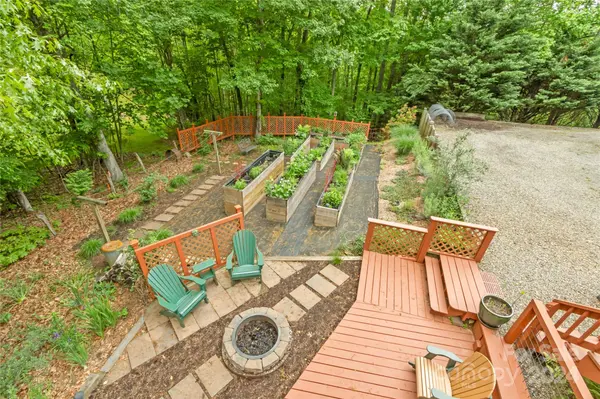 200 River Ridge DR, Burnsville, NC 28714
