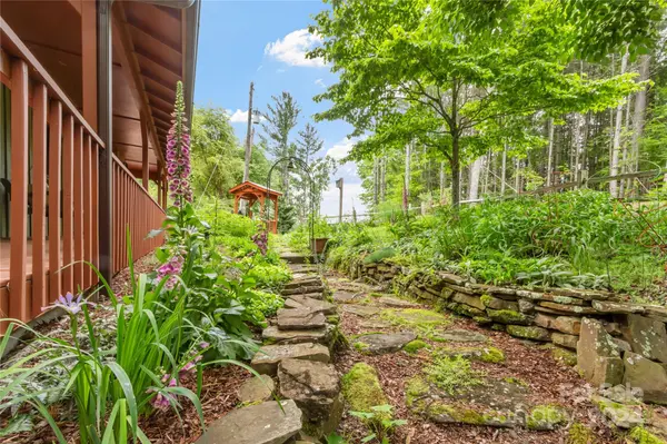 200 River Ridge DR, Burnsville, NC 28714