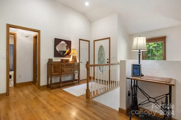 140 Hillside DR, Swannanoa, NC 28778