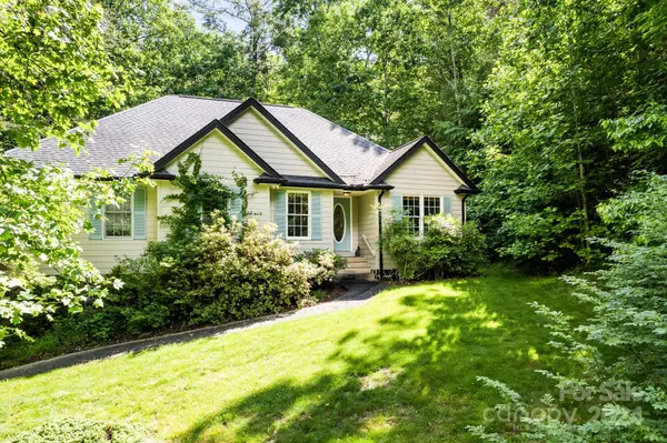 140 Hillside DR, Swannanoa, NC 28778