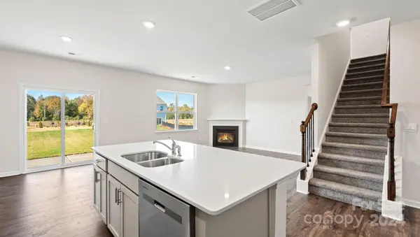 3877 Maxwell Henry LN NW, Conover, NC 28613