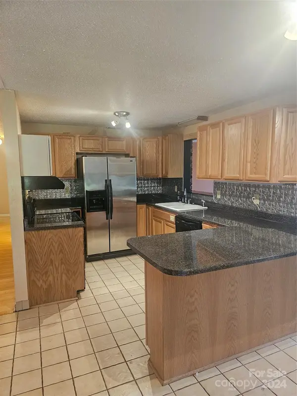 2999 Shangri La DR, Conover, NC 28613