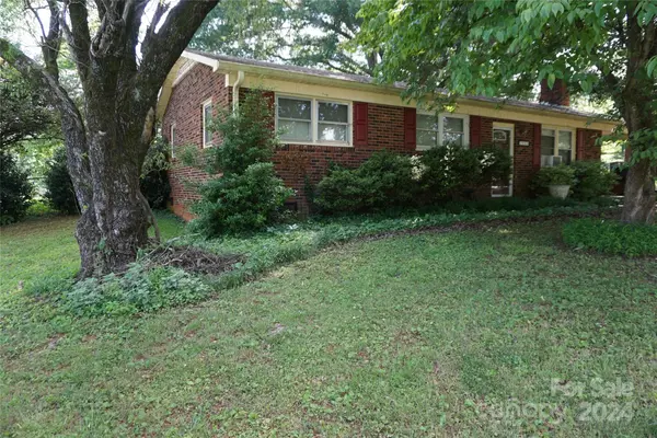 2999 Shangri La DR, Conover, NC 28613