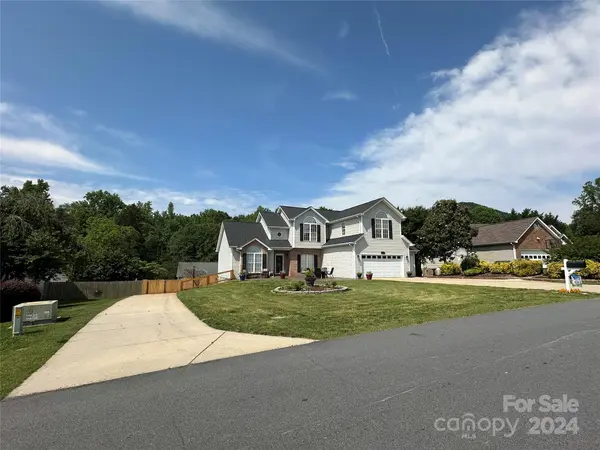 1833 Twin Ponds DR,  Hickory,  NC 28602