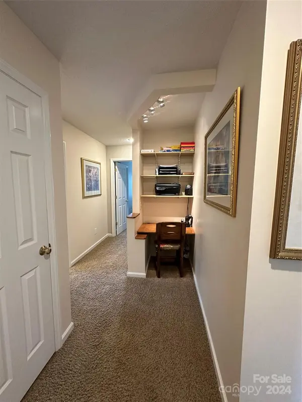 1833 Twin Ponds DR Hickory, NC 28602