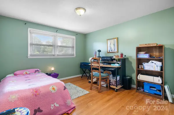 103 Deal AVE Conover, NC 28613