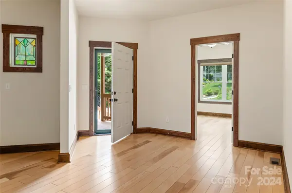 10 Double Eagle DR, Weaverville, NC 28787