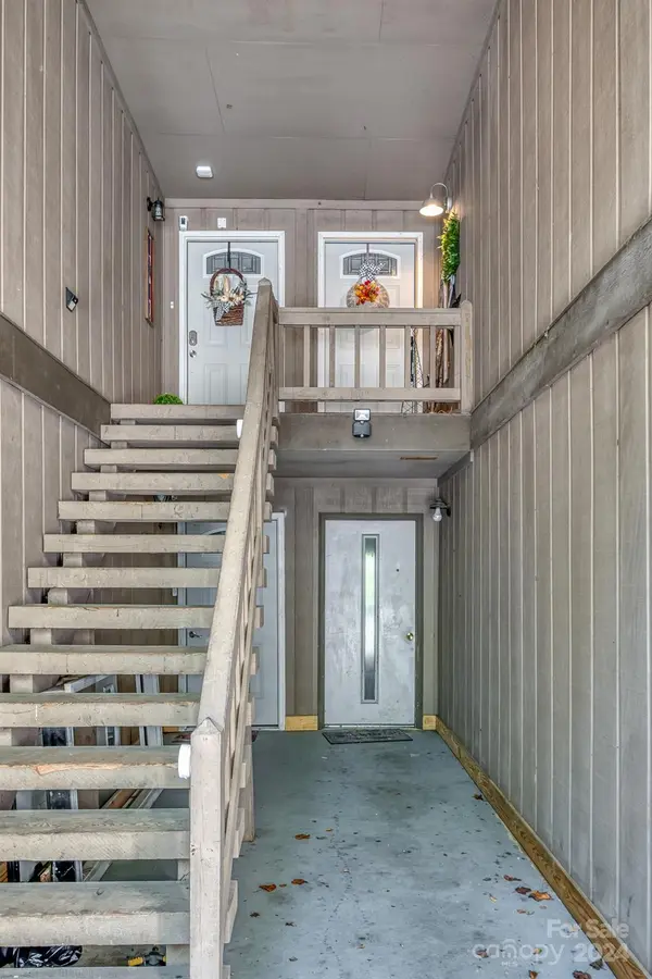 651 Overlook DR, Spruce Pine, NC 28777