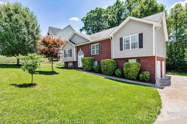 3324 48th Avenue LN NE, Hickory, NC 28601