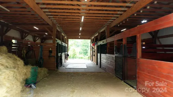 168 Edwards Mountain DR Hendersonville, NC 28792