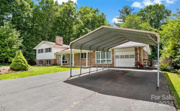 560 Carters Ridge RD, Spruce Pine, NC 28777