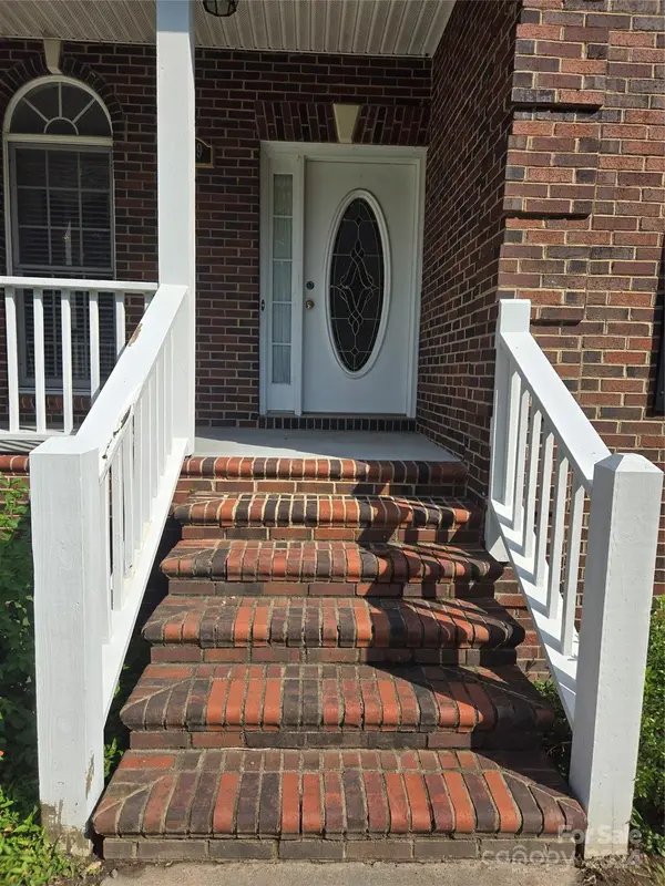 1129 Flowe DR, Matthews, NC 28104
