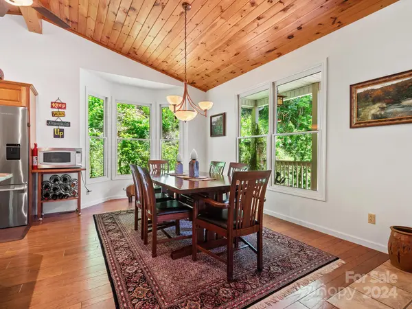 74 Hyder LN Weaverville, NC 28787