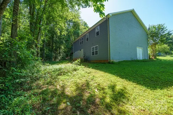 1958 Bakers Glade LN, Hickory, NC 28602