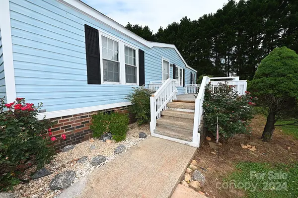 1690 Amy DR, Conover, NC 28613