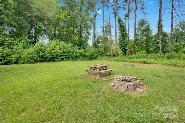 7557 Ivey Meadow LN, Stanley, NC 28164