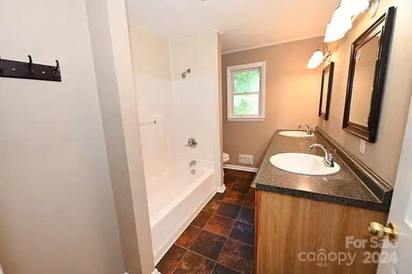 2130 14th Avenue DR NE Hickory, NC 28601