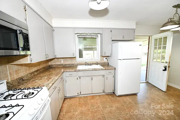 2130 14th Avenue DR NE Hickory, NC 28601