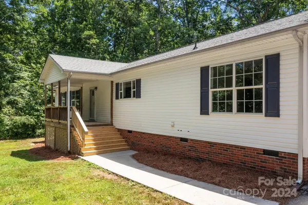 3750 Rolling View LN, Maiden, NC 28650