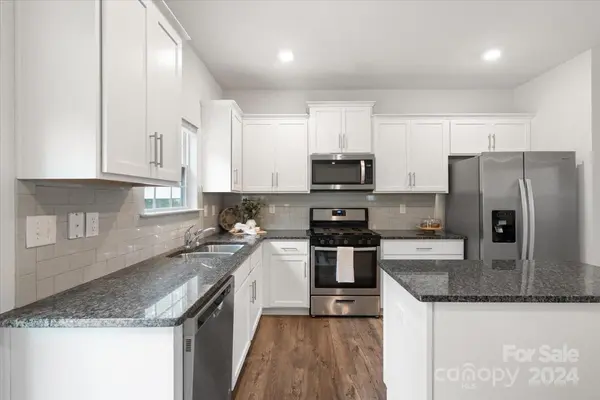 8622 Hunters Knoll LN Charlotte, NC 28215