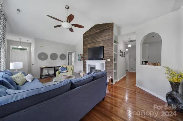 8502 Boxford CT, Charlotte, NC 28215