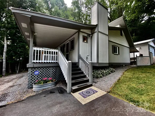 139 Summit DR, Maggie Valley, NC 28751