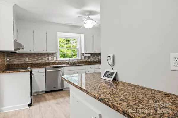 9234 Covedale DR, Charlotte, NC 28270