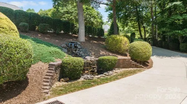 209 37th Avenue PL NW, Hickory, NC 28601