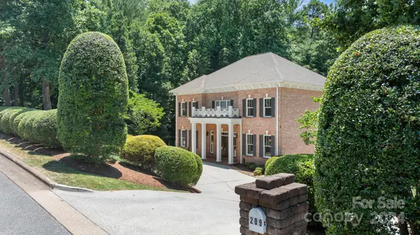209 37th Avenue PL NW, Hickory, NC 28601