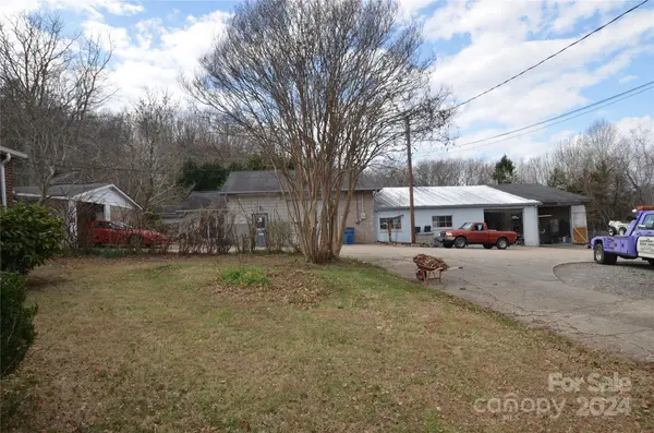1586 Connelly Springs RD, Lenoir, NC 28645