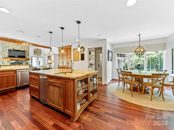 34 Merrills Chase RD Asheville, NC 28803
