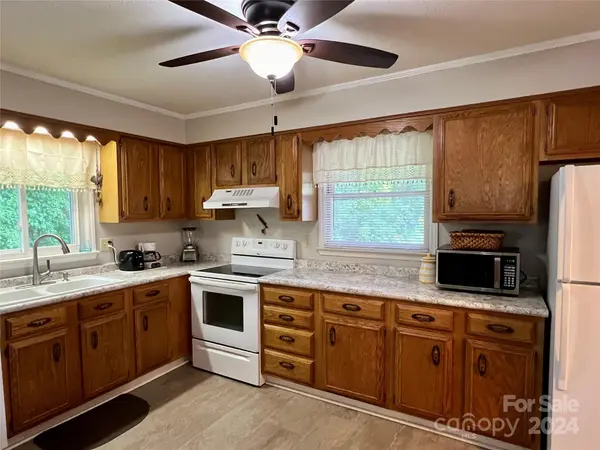 10 Rolling Ridge WAY, Etowah, NC 28729
