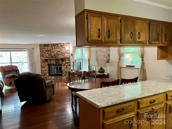 10 Rolling Ridge WAY, Etowah, NC 28729