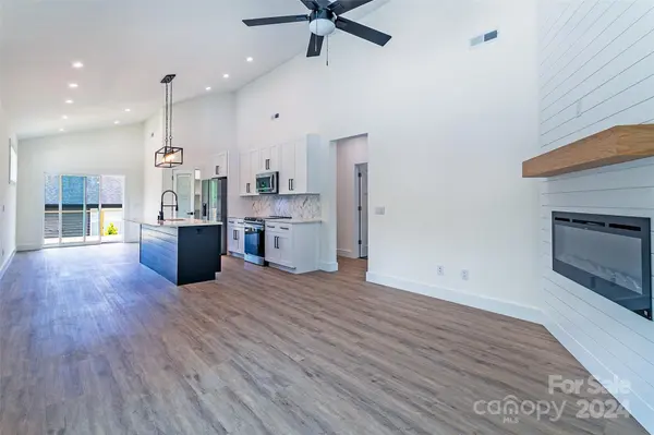 1 Little Oak RD Leicester, NC 28748