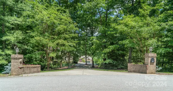 1712 Songbird CT, Lenoir, NC 28638