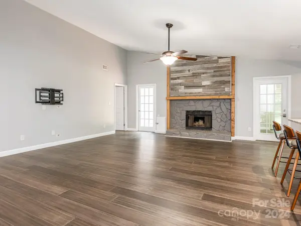 9432 Rainbow Forest DR, Charlotte, NC 28277