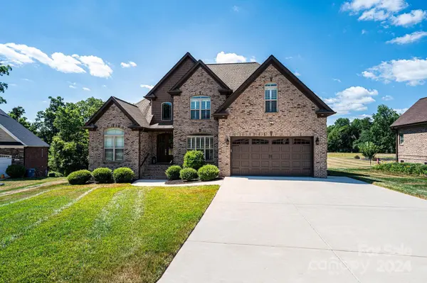 5147 Meadow Park LN, Hickory, NC 28602