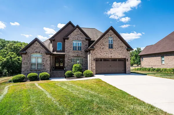 5147 Meadow Park LN, Hickory, NC 28602
