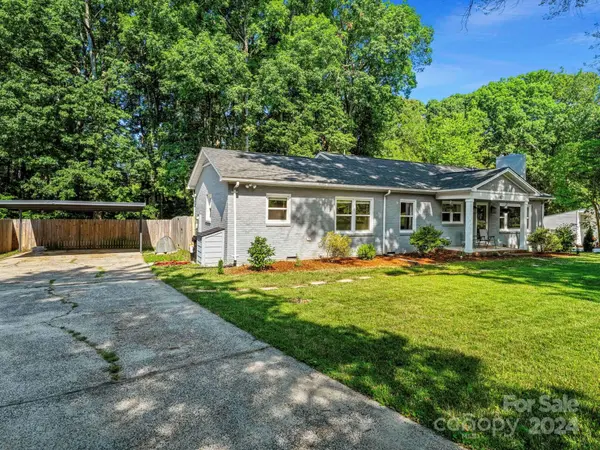 6327 Woodland CIR, Charlotte, NC 28216