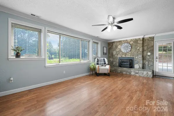 1225 33rd Street LN NE, Conover, NC 28613