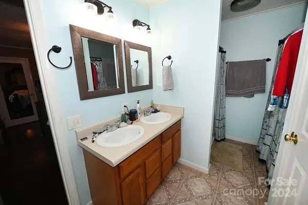 1437 Hamlet ST Lincolnton, NC 28092